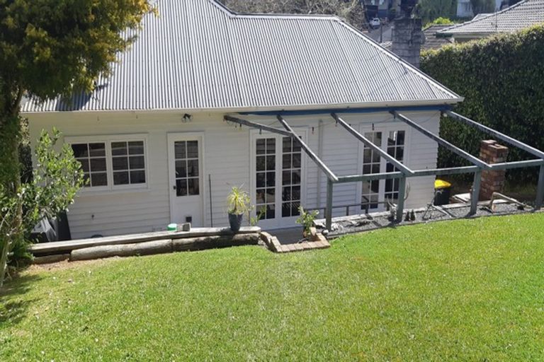 Photo of property in 41 Seaton Road, Murrays Bay, Auckland, 0630
