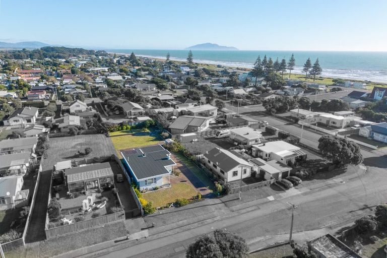 Photo of property in 5 Toi Street, Otaki Beach, Otaki, 5512
