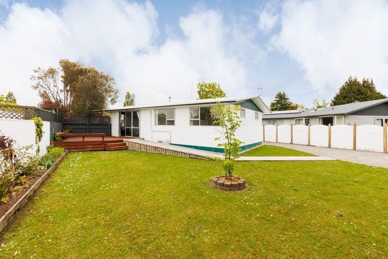 Photo of property in 28 Escort Grove, Awapuni, Palmerston North, 4412