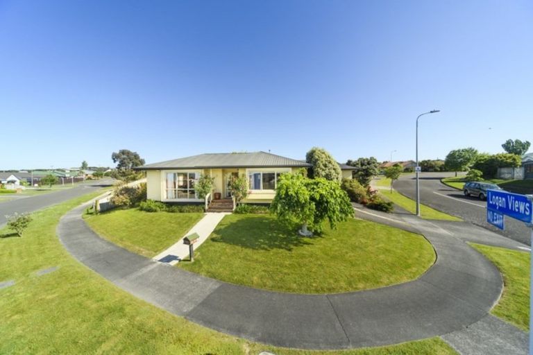Photo of property in 7 Logan Way, Kelvin Grove, Palmerston North, 4414