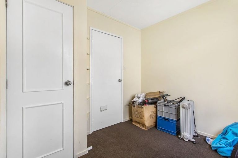 Photo of property in 5 Trengove Place, West Harbour, Auckland, 0618