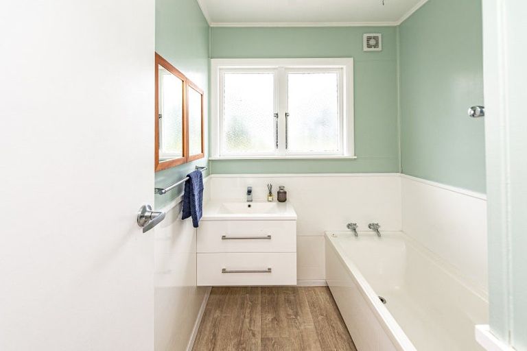 Photo of property in 7 Hussey Street, Waverley, 4510