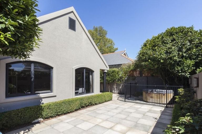 Photo of property in 1/135 Fendalton Road, Fendalton, Christchurch, 8052