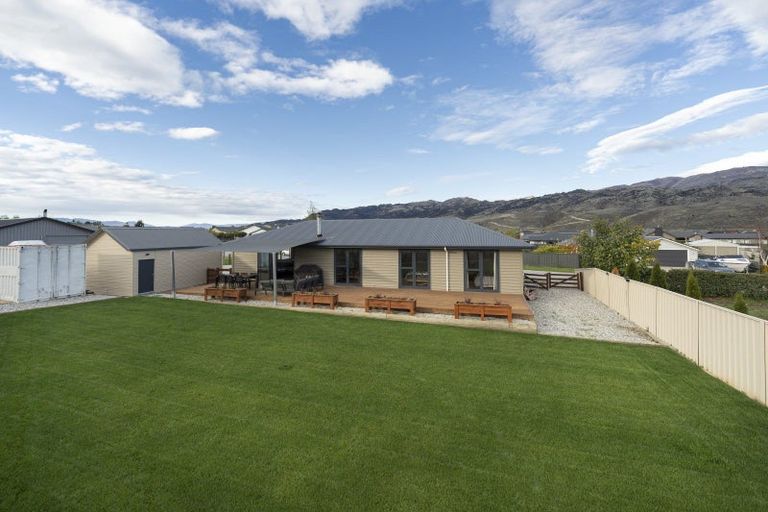 Photo of property in 21 Missy Crescent, Mount Pisa, Cromwell, 9383