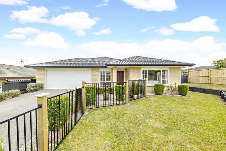 Photo of property in 12 Ironstone Place, Randwick Park, Auckland, 2105