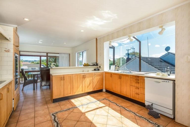 Photo of property in 31 Seaforth Avenue, Mangere Bridge, Auckland, 2022