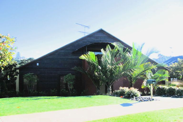 Photo of property in 4 Wharepapa Place, Albany, Auckland, 0632