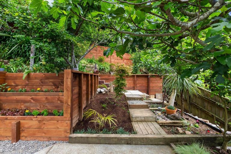 Photo of property in 10 Caledonia Place, Highlands Park, New Plymouth, 4312