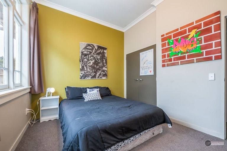 Photo of property in 1/125 Upper Fitzherbert Road, Wainuiomata, Lower Hutt, 5373