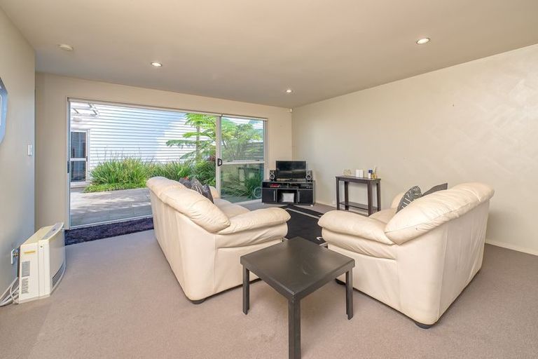 Photo of property in 24 Zabeel Crescent, Takanini, 2112