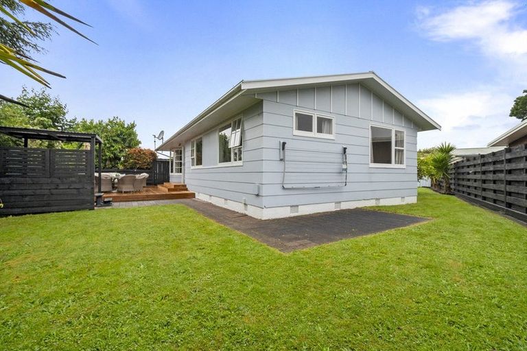 Photo of property in 6 Kimberley Grove, Westbrook, Palmerston North, 4412