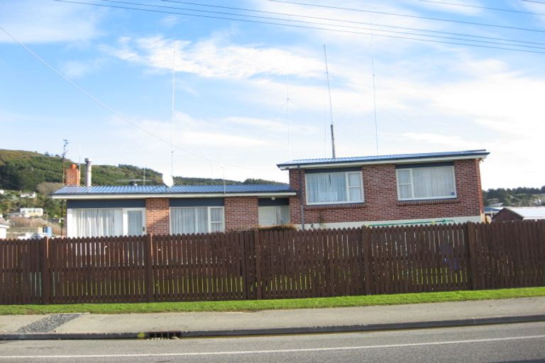 Photo of property in 240 Marine Parade, Bluff, 9814