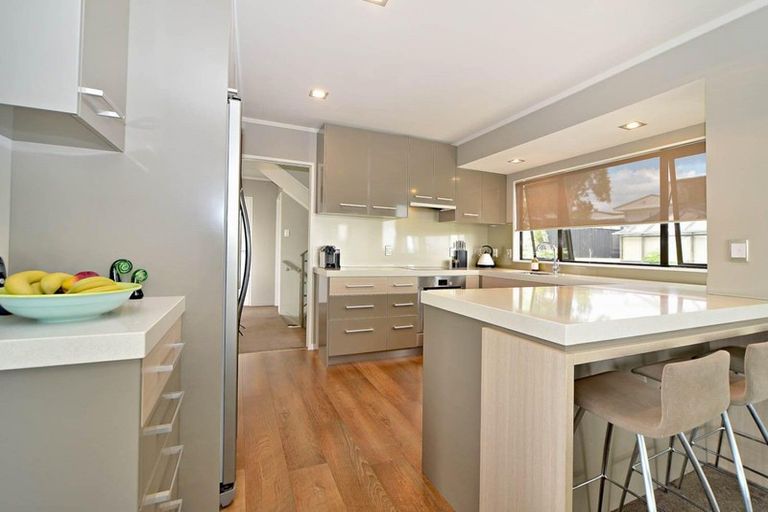 Photo of property in 3a Lynton Road, Bucklands Beach, Auckland, 2012