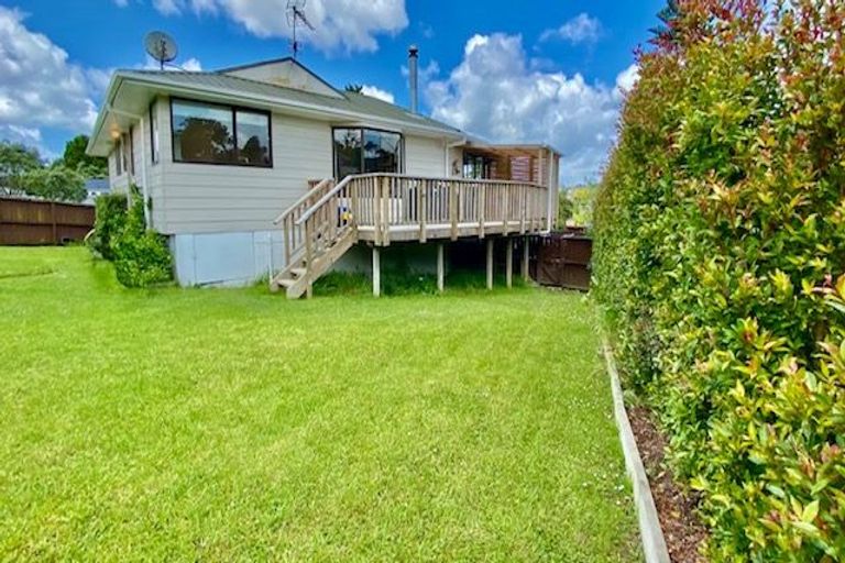 Photo of property in 8 West Harbour Drive, West Harbour, Auckland, 0618