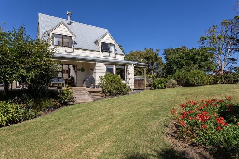 Photo of property in 115 Wilson Road, South Head, Helensville, 0874