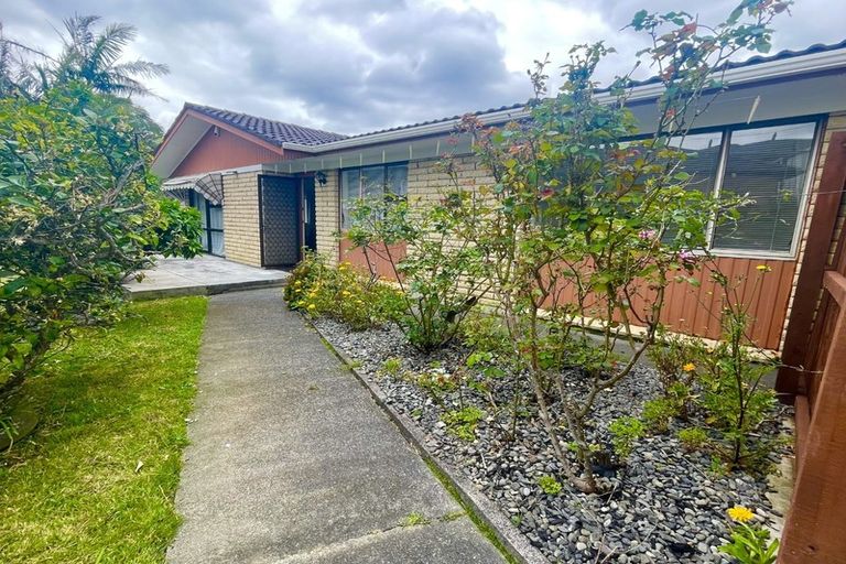 Photo of property in 2/4267 Great North Road, Glendene, Auckland, 0602