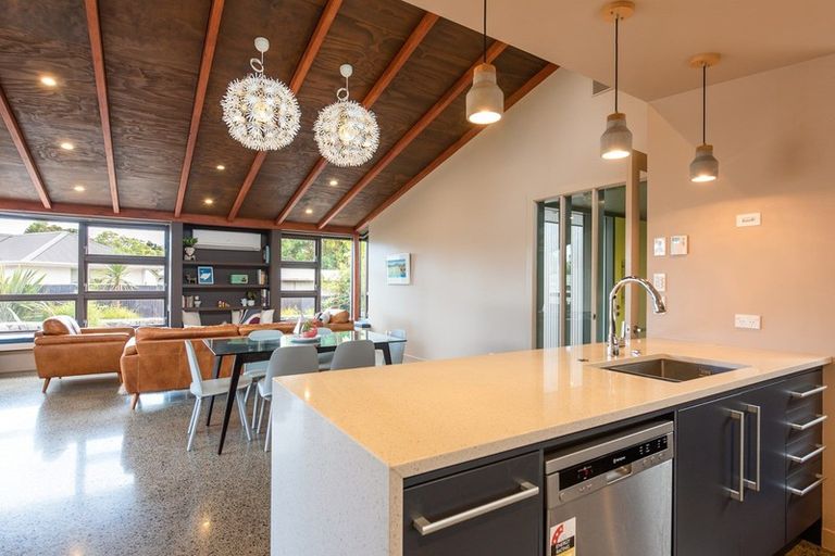 Photo of property in 6 Rahana Way, Waikanae, 5036