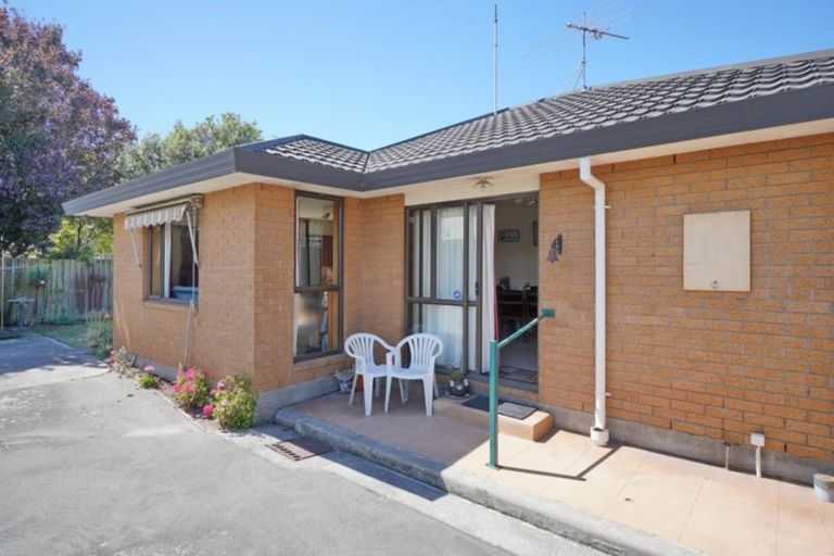 Photo of property in 2/58 Sawyers Arms Road, Northcote, Christchurch, 8052