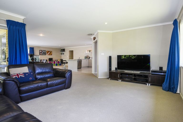 Photo of property in 7a Kitewaho Road, Swanson, Auckland, 0816