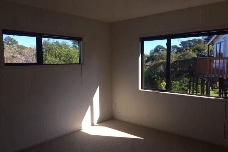 Photo of property in 1/282 East Coast Road, Forrest Hill, Auckland, 0620