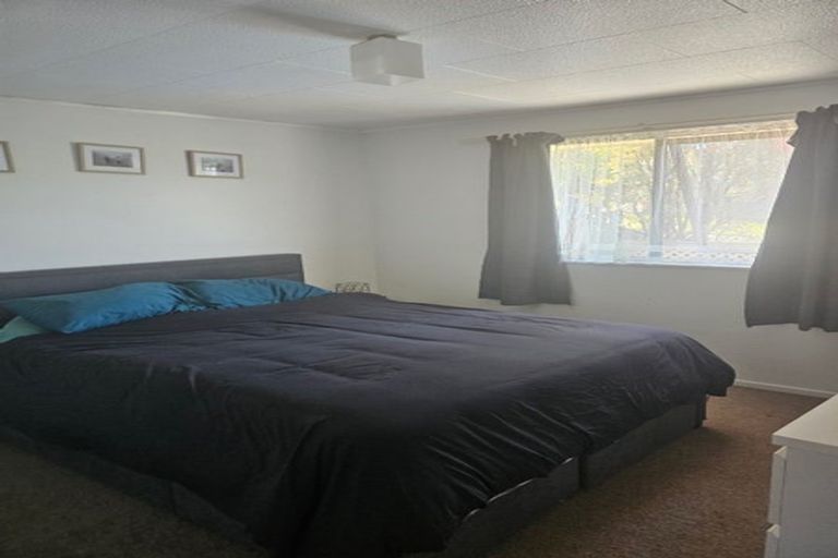 Photo of property in 1/4 Elizabeth Drive, West Harbour, Auckland, 0618