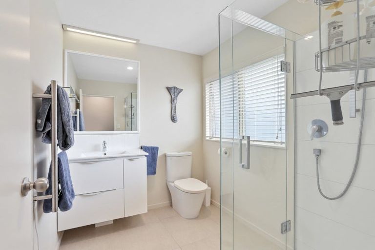 Photo of property in 73 Te Wharau Drive, Greenhithe, Auckland, 0632