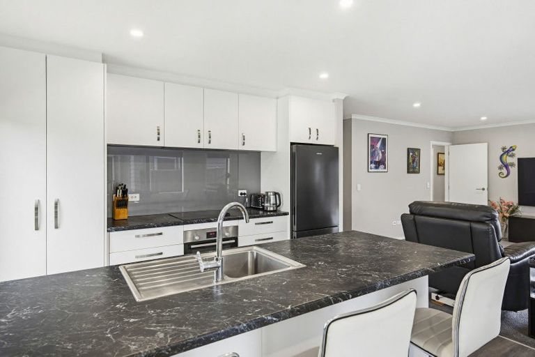 Photo of property in 12 Enereta Road, Otaki, 5512