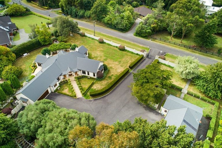 Photo of property in 5 Waicola Drive, Fitzherbert, Palmerston North, 4471