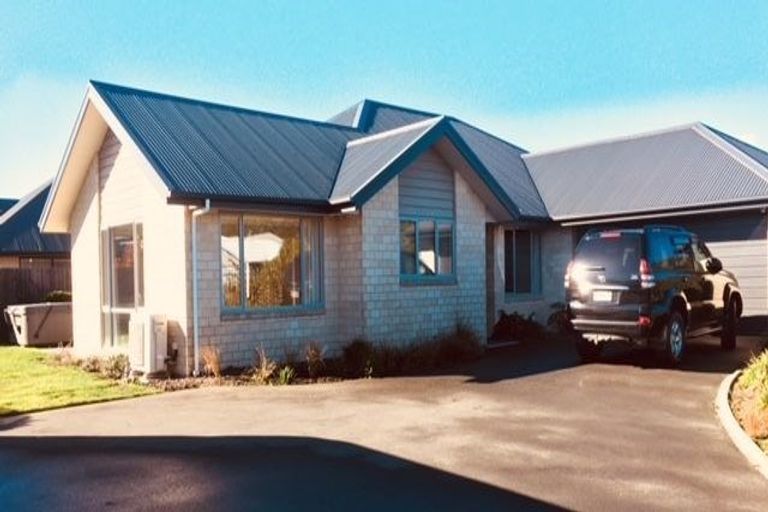 Photo of property in 19 Papaumu Green, Parklands, Christchurch, 8083