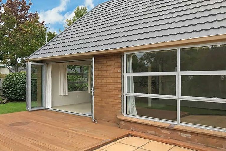 Photo of property in 1 Rutherglen Avenue, Ilam, Christchurch, 8041