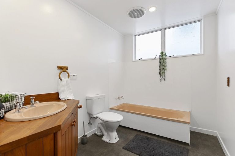 Photo of property in 12 Maarama Crescent, Aro Valley, Wellington, 6021