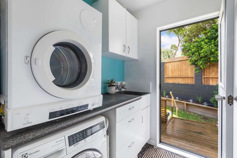 Photo of property in 1/16 Midgley Road, West Harbour, Auckland, 0618