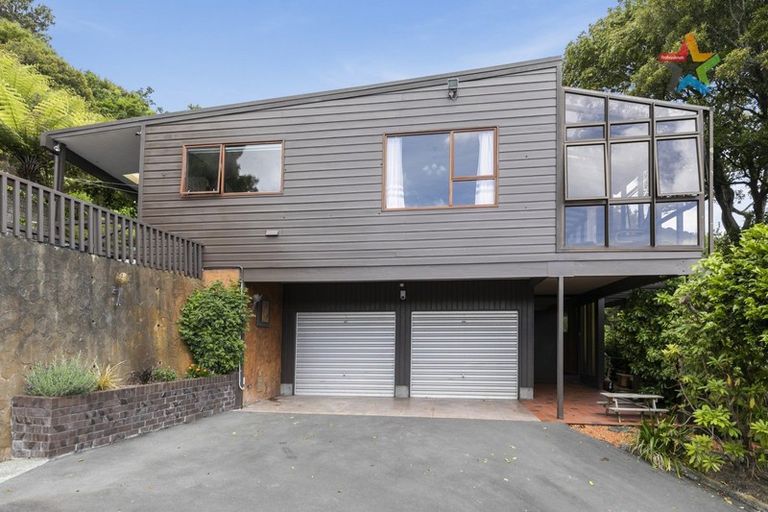 Photo of property in 24 Summit Road, Fairfield, Lower Hutt, 5011