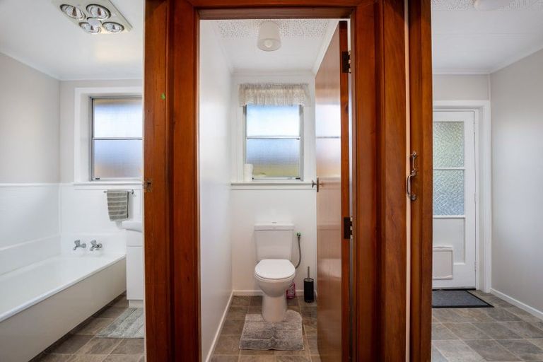 Photo of property in 11 Manu Crescent, Upper Vogeltown, New Plymouth, 4310