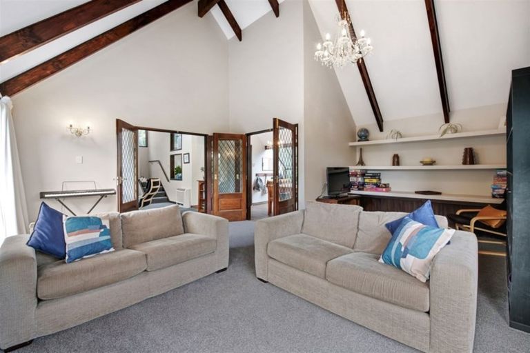 Photo of property in 7 Shalamar Drive, Cashmere, Christchurch, 8022