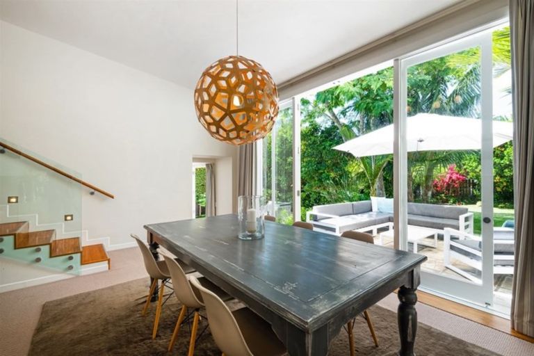 Photo of property in 15 Le Roy Terrace, Birkenhead, Auckland, 0626