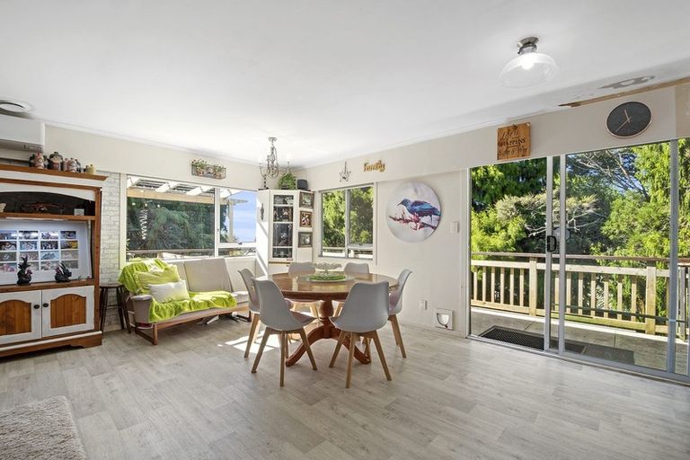 Photo of property in 737 Scenic Drive, Henderson Valley, Auckland, 0612