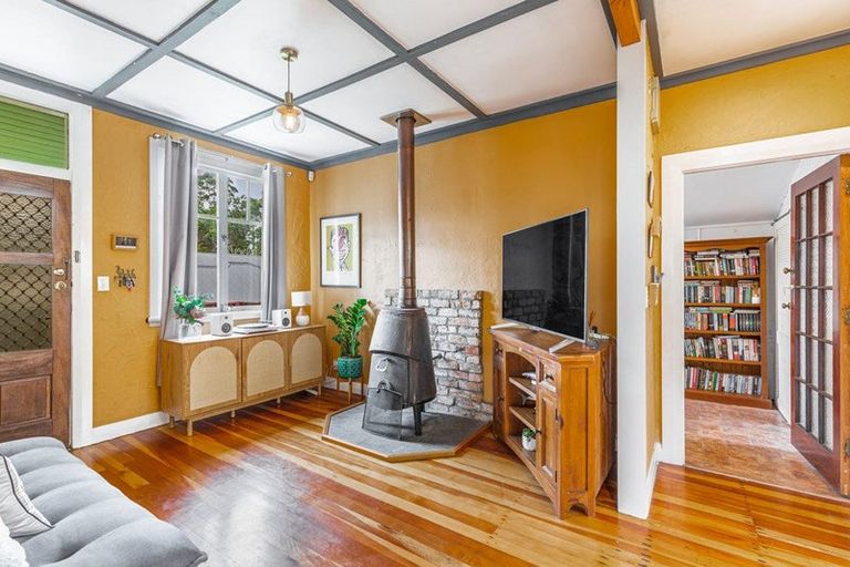 Photo of property in 61a Woodside Road, Massey, Auckland, 0614