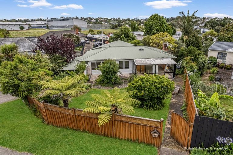 Photo of property in 10 Mackwood Place, Birkdale, Auckland, 0626