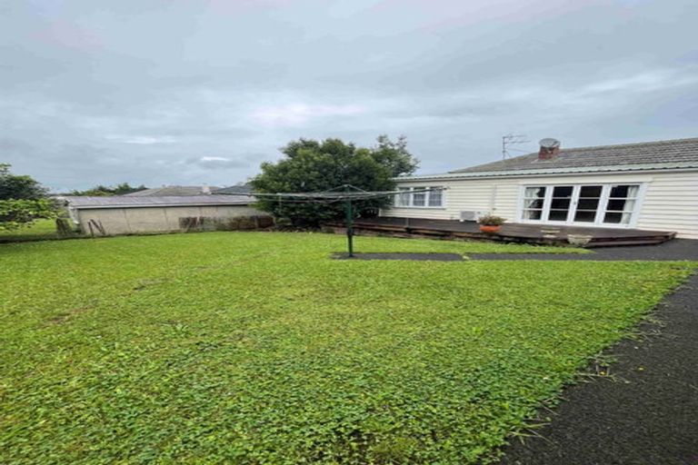 Photo of property in 2 Kohekohe Street, New Lynn, Auckland, 0600