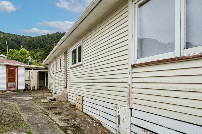 Photo of property in 5 Puriri Street, Wainuiomata, Lower Hutt, 5014