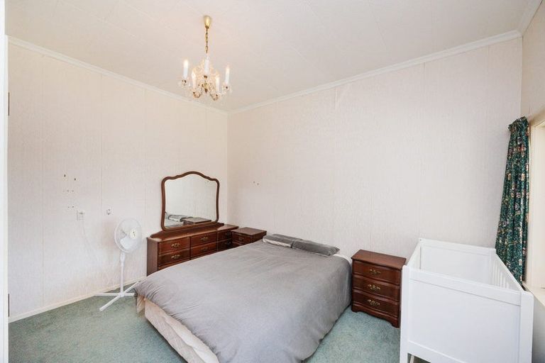 Photo of property in 30 Ngahina Street, Marton, 4710