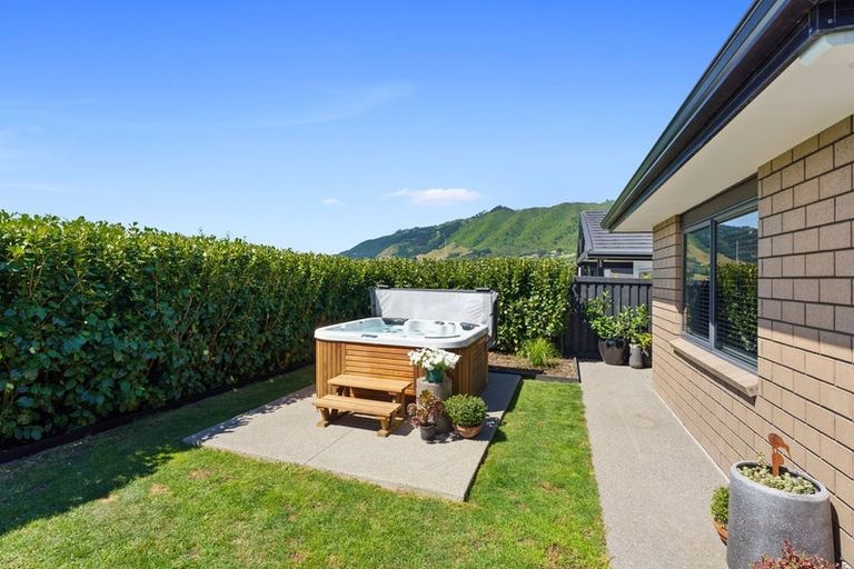 Photo of property in 53 Waipunahau Road, Waikanae, 5036