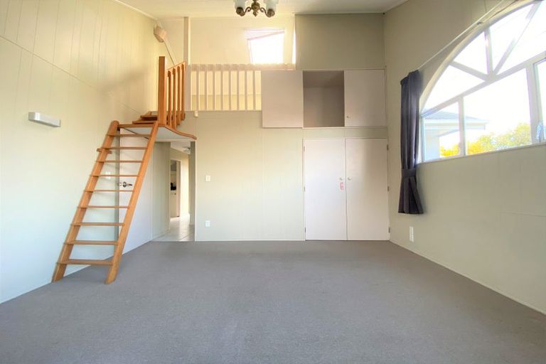 Photo of property in 2/127 Swanson Road, Henderson, Auckland, 0610