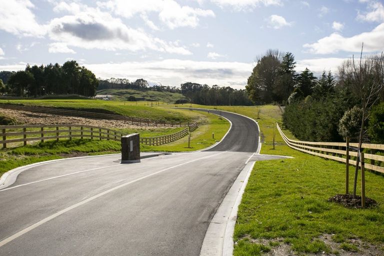 Photo of property in 10 Willow Lane, Acacia Bay, 3385