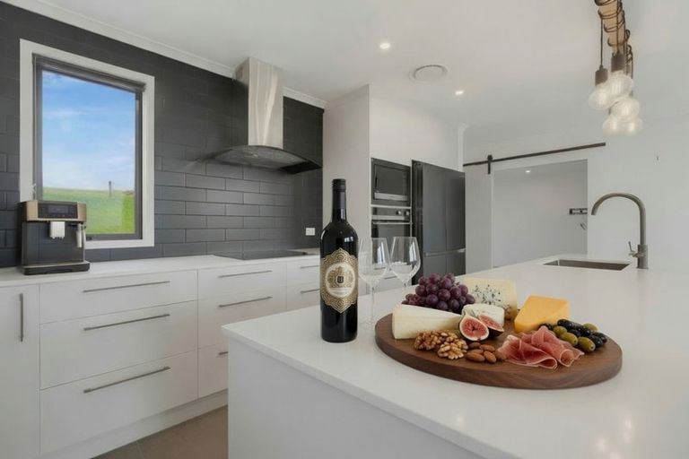 Photo of property in 717 Millbrook Road, Waipu, 0582