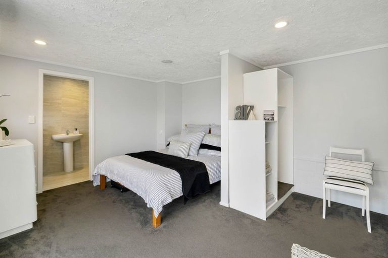 Photo of property in 1/15 Pemberton Avenue, Bayview, Auckland, 0629