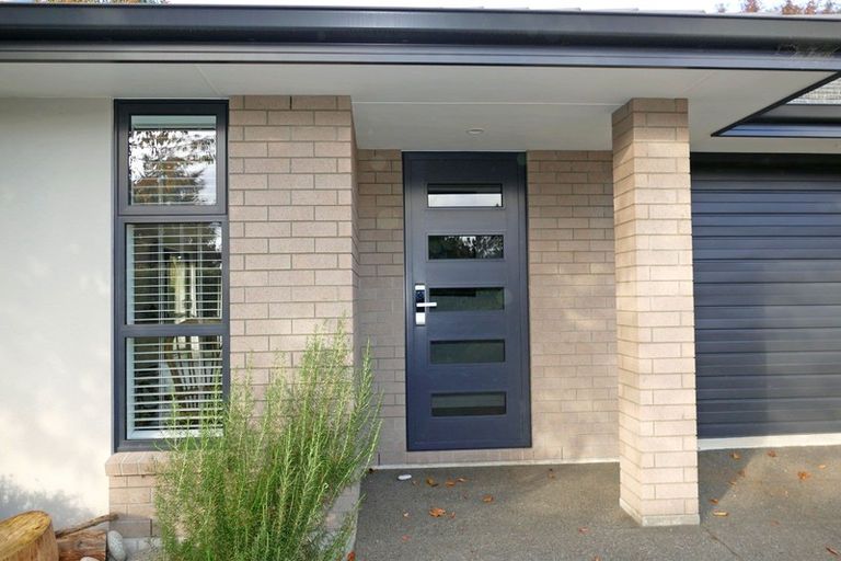 Photo of property in 5 Oakden Drive, Darfield, 7510