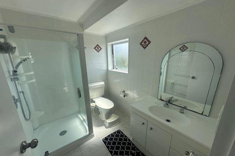 Photo of property in 15a Te Atatu Road, Te Atatu South, Auckland, 0610