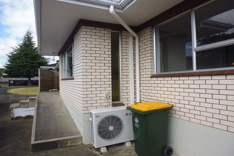 Photo of property in 2/105a Wallace Road, Papatoetoe, Auckland, 2025